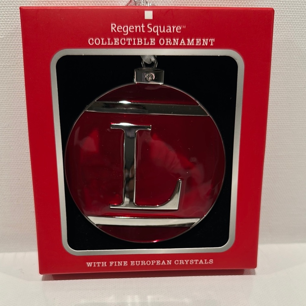 New in Box Regent square Collectible Ornament with Fine European Crystals.